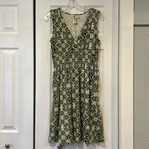 Aventura elastic waist sleeveless dress with pockets!